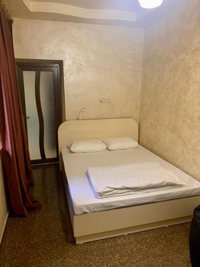 Luxury Apartment With Jacuzzi On Republic Square Erevan Esterno foto