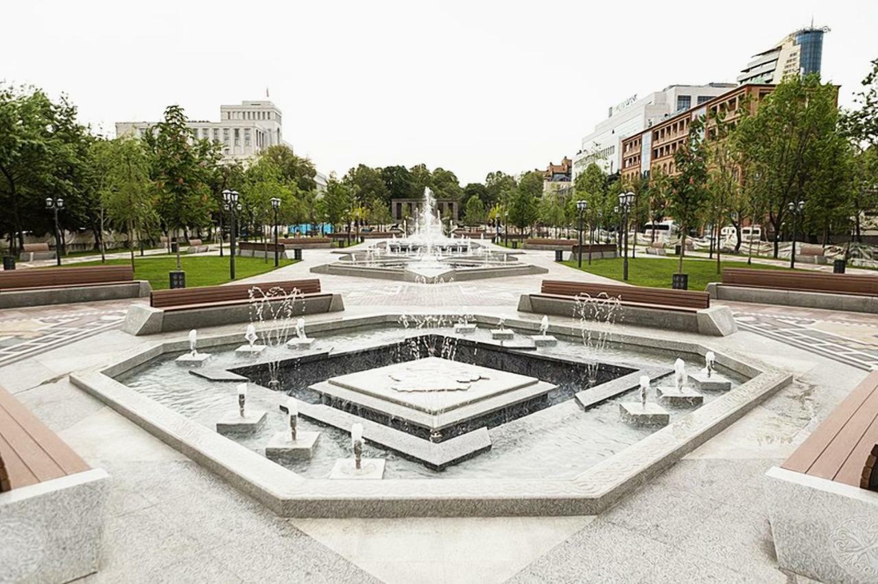 Luxury Apartment With Jacuzzi On Republic Square Erevan Esterno foto