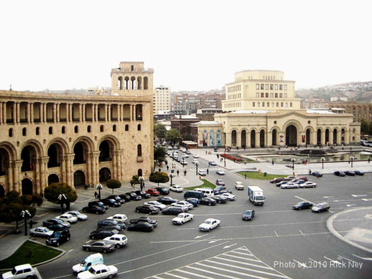 Luxury Apartment With Jacuzzi On Republic Square Erevan Esterno foto